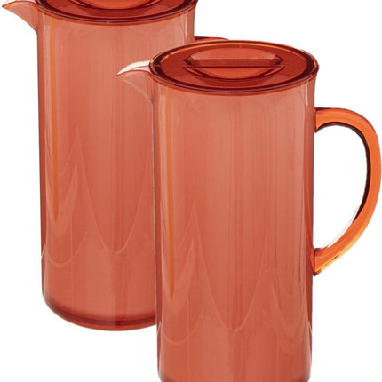 Set van 2x stuks sapkan/schenkkan karaffen met deksel 1950 ml rood - Formaat: 18 x 10,5 x 25 cm - Materiaal: kunststof