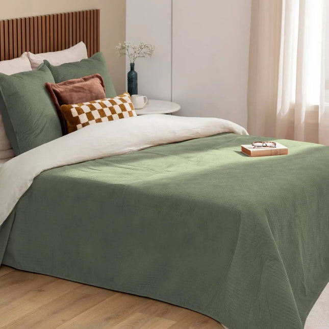 Beddensprei Lilou 240 x 260 cm - Celadon Groen - Inclusief 2 Kussenslopen - Donsvervang Polyester - Dekmatras