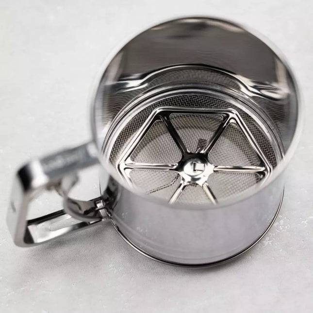 Kinghoff KH3101 Bloemzeef - RVS - Ø10 cm - Inhoud 350 g - Handmatig Bediend - Ideaal voor Meel, Poedersuiker & Cacao