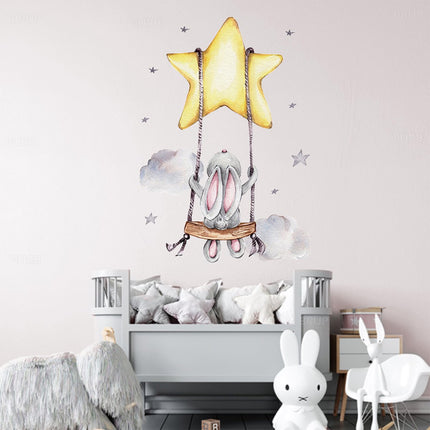SIPO Muursticker - Konijntje op Schommel - 70x49 cm - Zelfklevende Wanddecoratie voor Kinderkamer - Babykamer - Sticker -