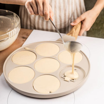 Klausberg KB-7970 Pannekoekenpan met 7 Vormen - Kerst Designs - Ø26.5 cm - Antiaanbaklaag - Geschikt voor Alle Kookstellen Inclusief Inductie - Ideaal voor Poffertjes en Mini Pannekoeken - Kerstfiguurtjes - Sneeuwpop