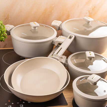 Klausberg KB-7969 Pannenset 12 Delig Beige | Inclusief Wok Pan | Anti-aanbaklaag | Geschikt voor Alle Kookzones Inclusief Inductie | Glazen Deksels | Set Pannen