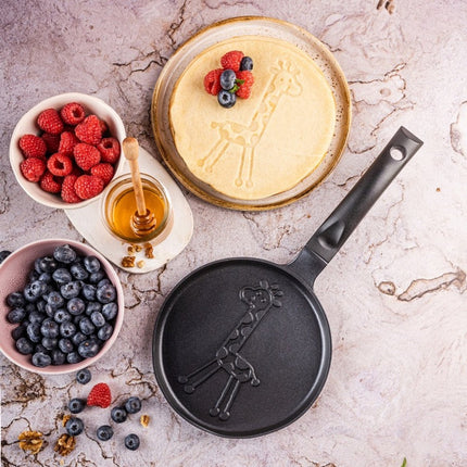 Klausberg KB-7975 Pannekoekenpan - Giraf Motief - Ø18 cm - Zwarte Antiaanbaklaag - Geschikt voor Alle Kookstellen Inclusief Inductie - Giraffe - Figuurtjespan