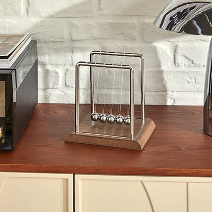 Atmosphera Newton pendel cradle - met 5 ballen - 17 x 15 x 18 cm - Slinger/balanceerballen voor op kantoor/bureau