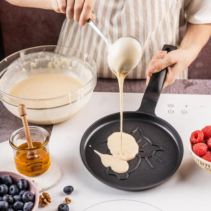 Klausberg KB-7973 Pannekoekenpan - Katten Motief - Ø18 cm - Zwarte Antiaanbaklaag - Geschikt voor Alle Kookstellen Inclusief Inductie - Kat Figuur -