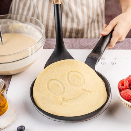 Klausberg KB-7971 Pannekoekenpan - Lachend Gezicht Design - Ø18 cm - Zwarte Antiaanbaklaag - Geschikt voor Alle Kookstellen Inclusief Inductie - Smiley