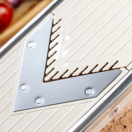 KINGHOFF KH-2006 Groentesnijder – V-Blade Mandoline met Julienne 5 mm – Instelbare Dikte – RVS Mes – Inclusief Veiligheidshouder – Beige