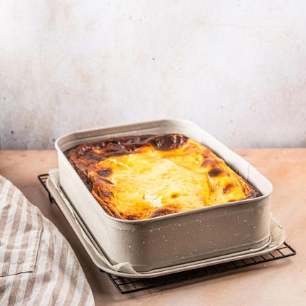KINGHoff KH1978 Grote Rechthoekige Bakvorm 39x27x7,5 cm - XL Vorm voor Cheesecake, Ovenschotels en Taarten - Antiaanbaklaag - Ovenbestendig tot 220°C - Ovenvorm - Bakvorm - Cakevorm XL -