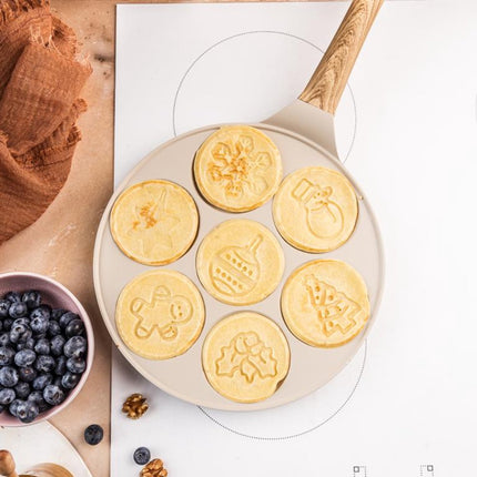 Klausberg KB-7970 Pannekoekenpan met 7 Vormen - Kerst Designs - Ø26.5 cm - Antiaanbaklaag - Geschikt voor Alle Kookstellen Inclusief Inductie - Ideaal voor Poffertjes en Mini Pannekoeken - Kerstfiguurtjes - Sneeuwpop
