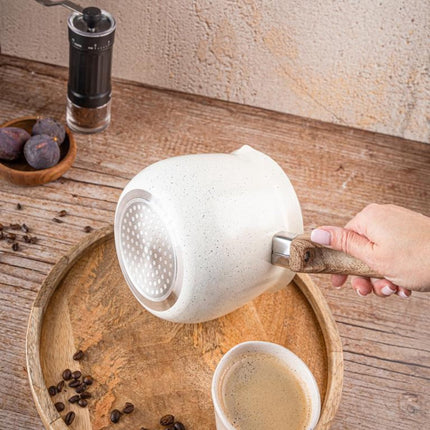 KingHoff KH-1982 Turkse Koffiepot Cezve 1.8 Liter - Voor Inductie, Gas en Elektrisch - Marmer Look Anti-Aanbaklaag - Houten Handvat