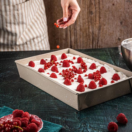 KINGHoff KH1975 Rechthoekige Bakvorm 36,5x24x6 cm - Ovenschaal voor Ovenschotels, Cake en Vlees - Ovenbestendig tot 220°C - Antiaanbaklaag - Beige - Cakevorm - Taartvorm