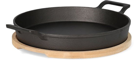 HOMLA - Andreas Gietijzeren Koekenpan - Cast Iron Frying Pan - met Bamboe Onderzetter - Twee Handgrepen - Ovenbestendige Grillpan & Serveerpan - Duurzame Skillet - 25 x 20 cm - Zwart