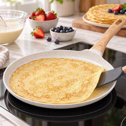Hakal Crêpepan Ø24 cm – Pannenkoekenpan met Anti-aanbaklaag – Lage Rand – Houtlook Handgreep – Crème/Wit