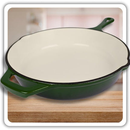 Hage - Gietijzeren Koekenpan - Geëmailleerde Bakpan met Hoge Rand - Inductie, Gas, Elektrisch & Ovenbestendig - Voor Bakken en Braden - Gelijkmatige Warmteverdeling - Ergonomisch Handvat - Ø26cm - Flesgroen