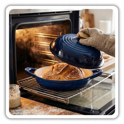 Hage - Broodbakpan - Geëmailleerde Gietijzeren Broodpan met Deksel - Voor Knapperig Brood & Ovenschotels - Geschikt voor Inductie, Gas & Oven - Inclusief Pannenhouder & Handbeschermers - 2 Liter - Ø26 x 16.5 cm - Blauw