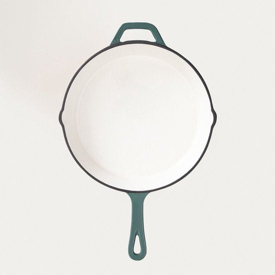 Homla - Andreas Cast Iron Pan - Gietijzeren Koekenpan - Ovenbestendig 220°C - Steakpan of Bakpan Inductie Geschikt - Duurzame Koekenpan - Ø26 x 5 cm - Groene Geëmailleerde Pan