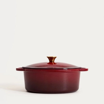 HOMLA - Andreas Gietijzeren Braadpan - Cast Iron Stoofpan - Dutch Oven met Deksel - voor Oven & Inductie - Warmtevasthoudende Braadpan - Ovaal - 4.5 Liter - 34.5 x 22.2 x 11 cm - Ombre Bordeaux
