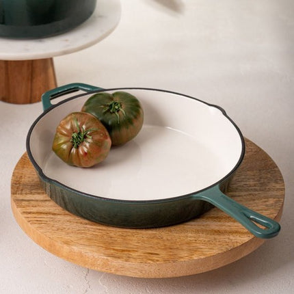 Homla - Andreas Cast Iron Pan - Gietijzeren Koekenpan - Ovenbestendig 220°C - Steakpan of Bakpan Inductie Geschikt - Duurzame Koekenpan - Ø26 x 5 cm - Groene Geëmailleerde Pan