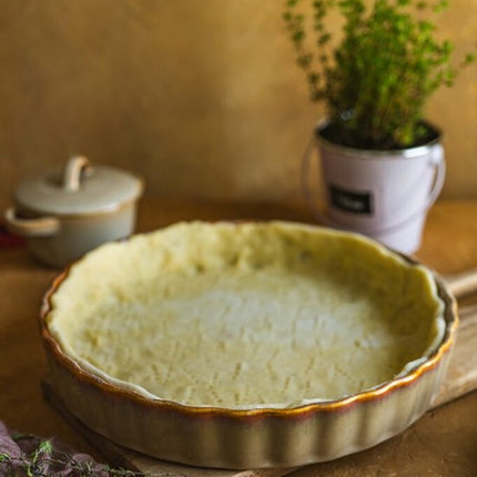 MPLCo - Ombres Taartvorm - Quiche Vorm - Ovenbestendige Bakvorm - Quiche en Bak Schaal Design - Vaatwasser & Magnetron Bestendig - Keramiek - Rond - Ø26 x 4.5 cm - Lichtbruin