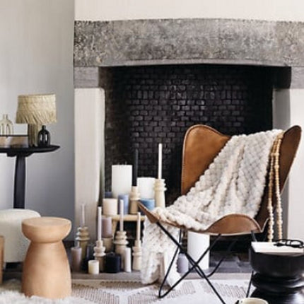 Inuit Witte Bouclé Poef Krukje - Bijzettafel met Houten Poten - 41,5 cm - Krukje - Poef - Nep wol